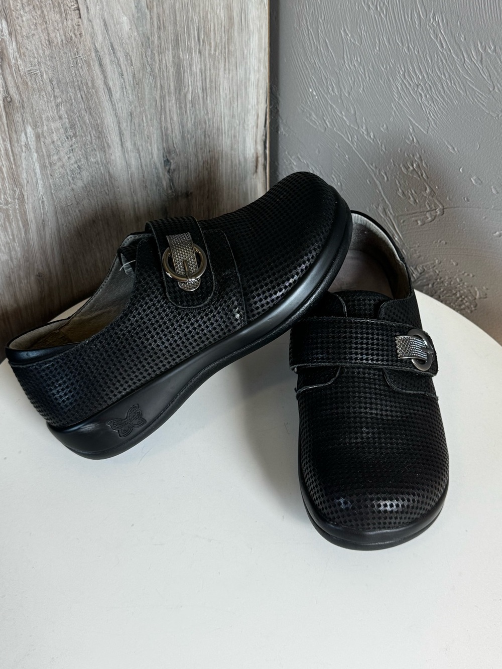 Alegria Joleen JOL-490 Black Textured Leather Comfort Clogs Shoes Women’s